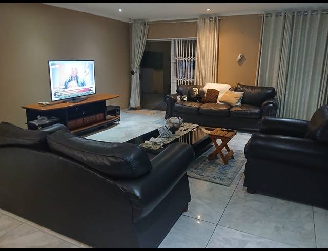 3 BEDROOM HOUSE FOR SALE IN SAFARI GARDENS